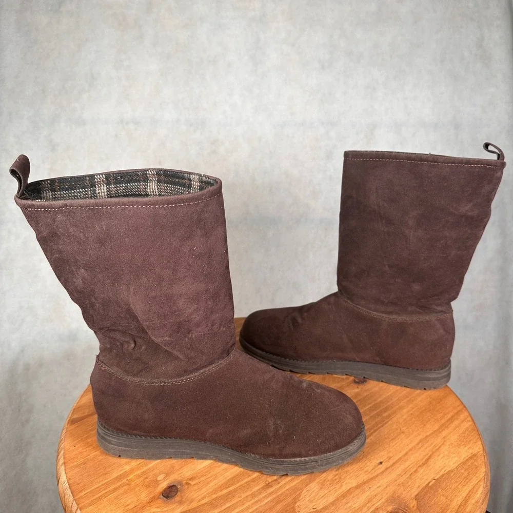 Muk Luks Faux Suede Boots Womens Size 8 Brown Good Knit Lined Mid Calf Pull On
